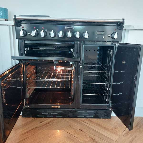 Black-Range-Oven-Cleaning-by-Lucan-Housekeeping---Example-1
